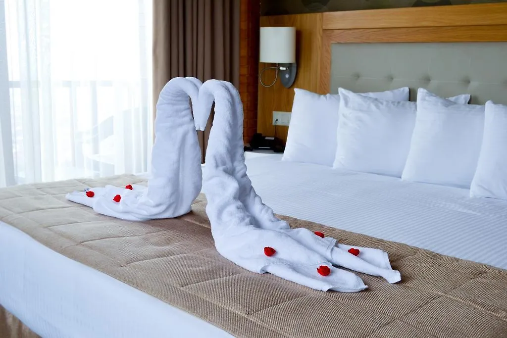 Sputnik Hotel باتومي 5*,
